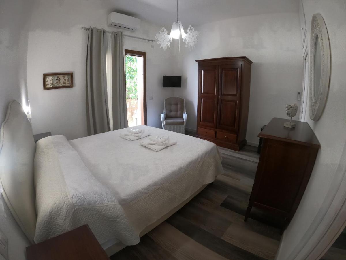 Villa Sari Affitta Camere La Caletta Dış mekan fotoğraf