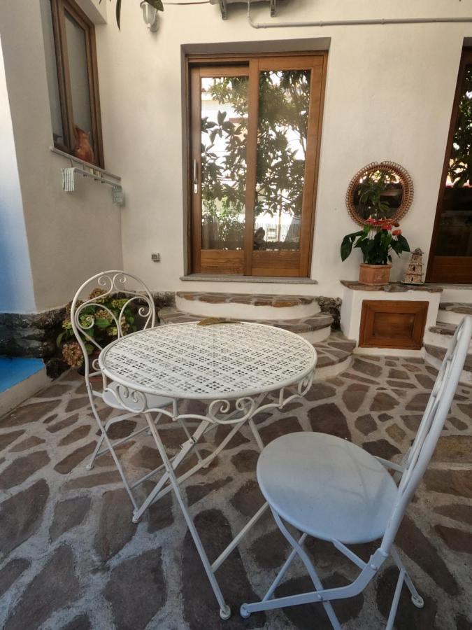 Villa Sari Affitta Camere La Caletta Dış mekan fotoğraf