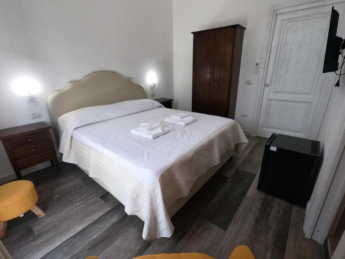 Villa Sari Affitta Camere La Caletta Dış mekan fotoğraf