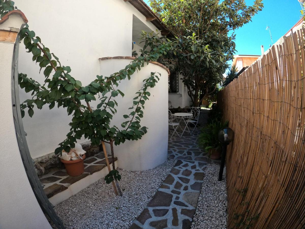 Villa Sari Affitta Camere La Caletta Dış mekan fotoğraf