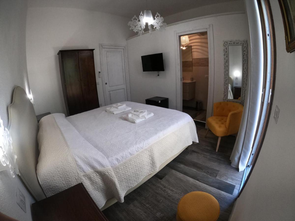 Villa Sari Affitta Camere La Caletta Dış mekan fotoğraf